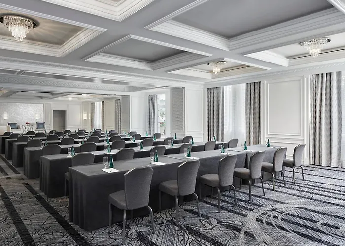Finest Hotels Close to Paramount Theater